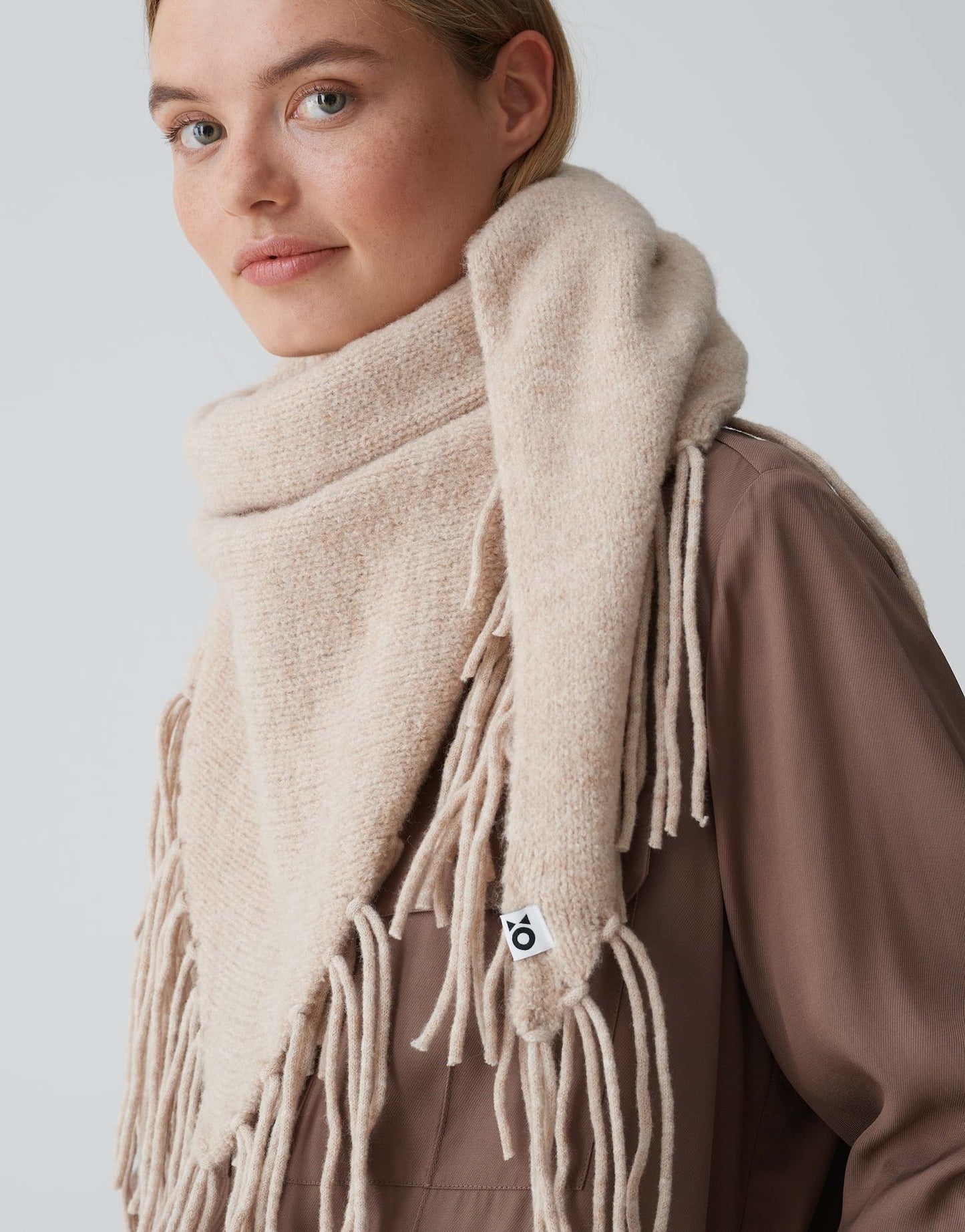 Awaro scarf beige