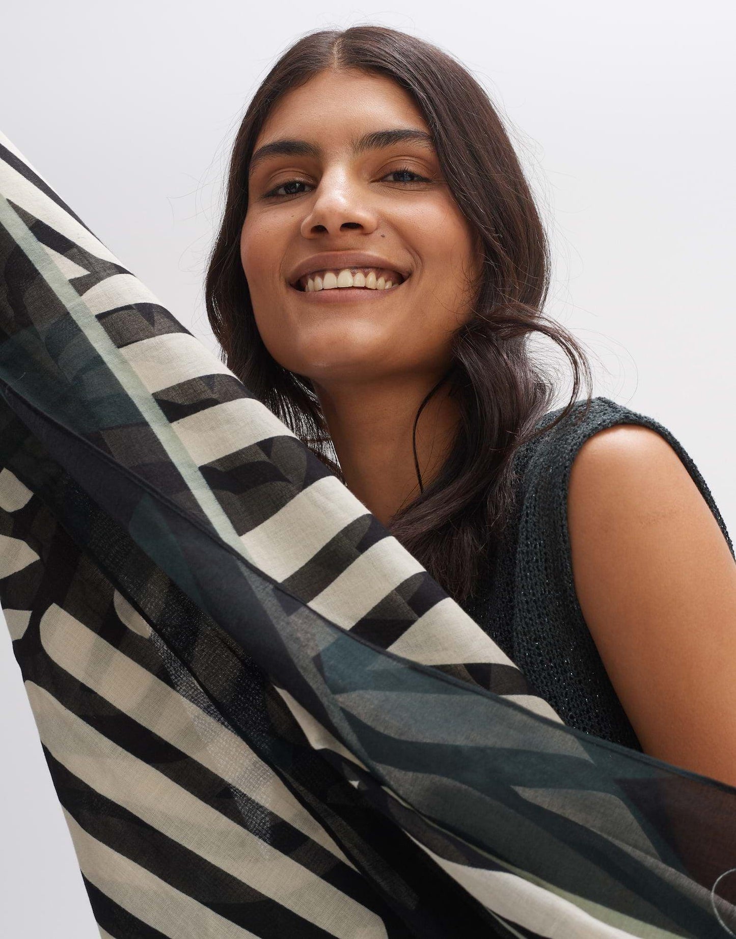 Opus Damen Sommertuch Artisi scarf schwarz