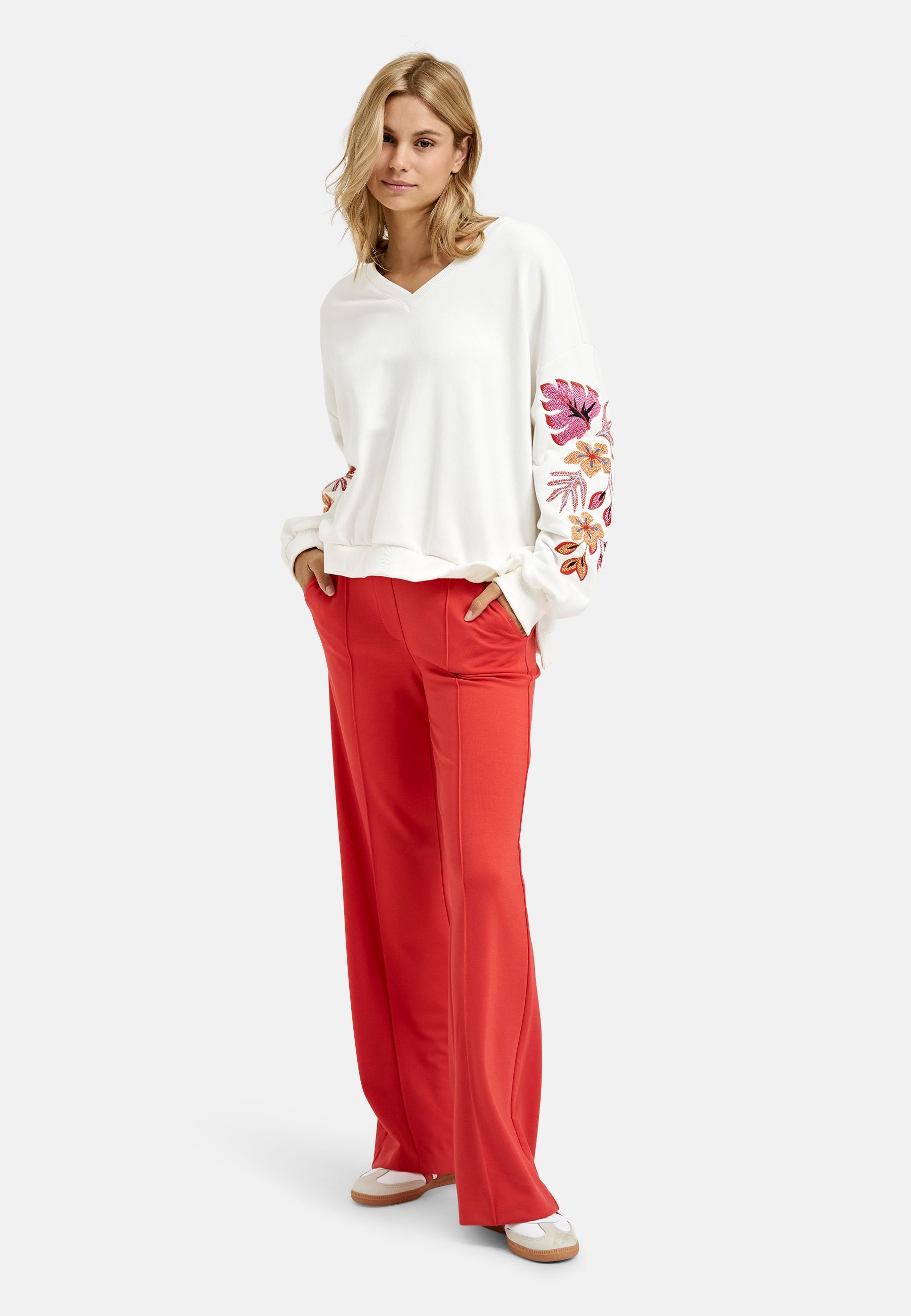 Smith&Soul Damen Sweatshirt mit bestickten Ärmeln weiß