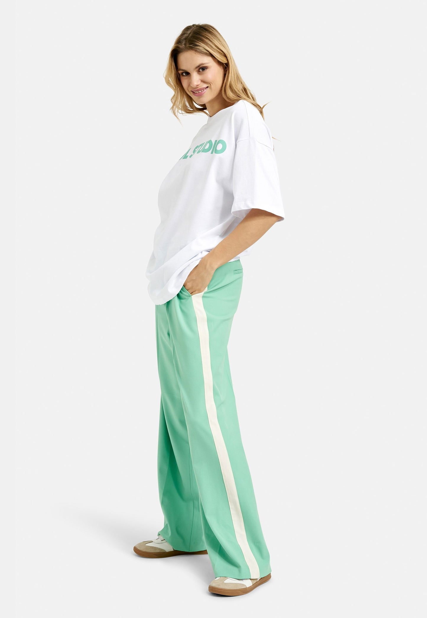 Smith&Soul Damen Oversize T-Shirt Wording grün