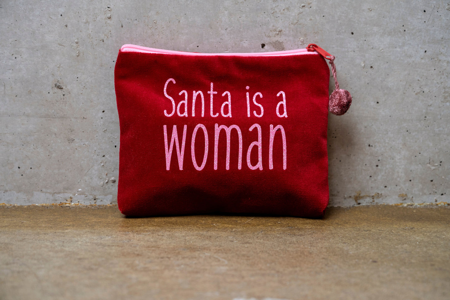 Frau Heidelberg – Frau Heidelberg Kosmetiktasche Santa is a woman