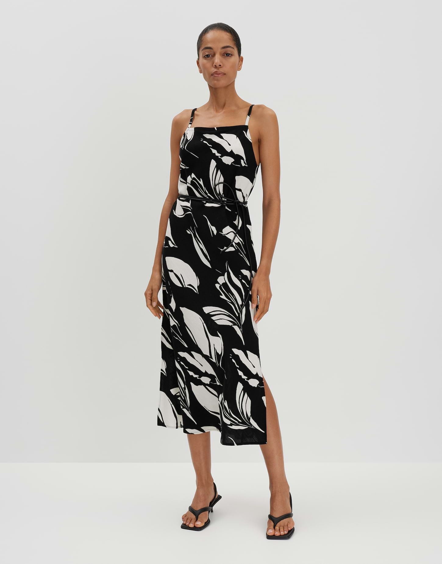 Someday Damen Kleid Qualeza floral schwarz