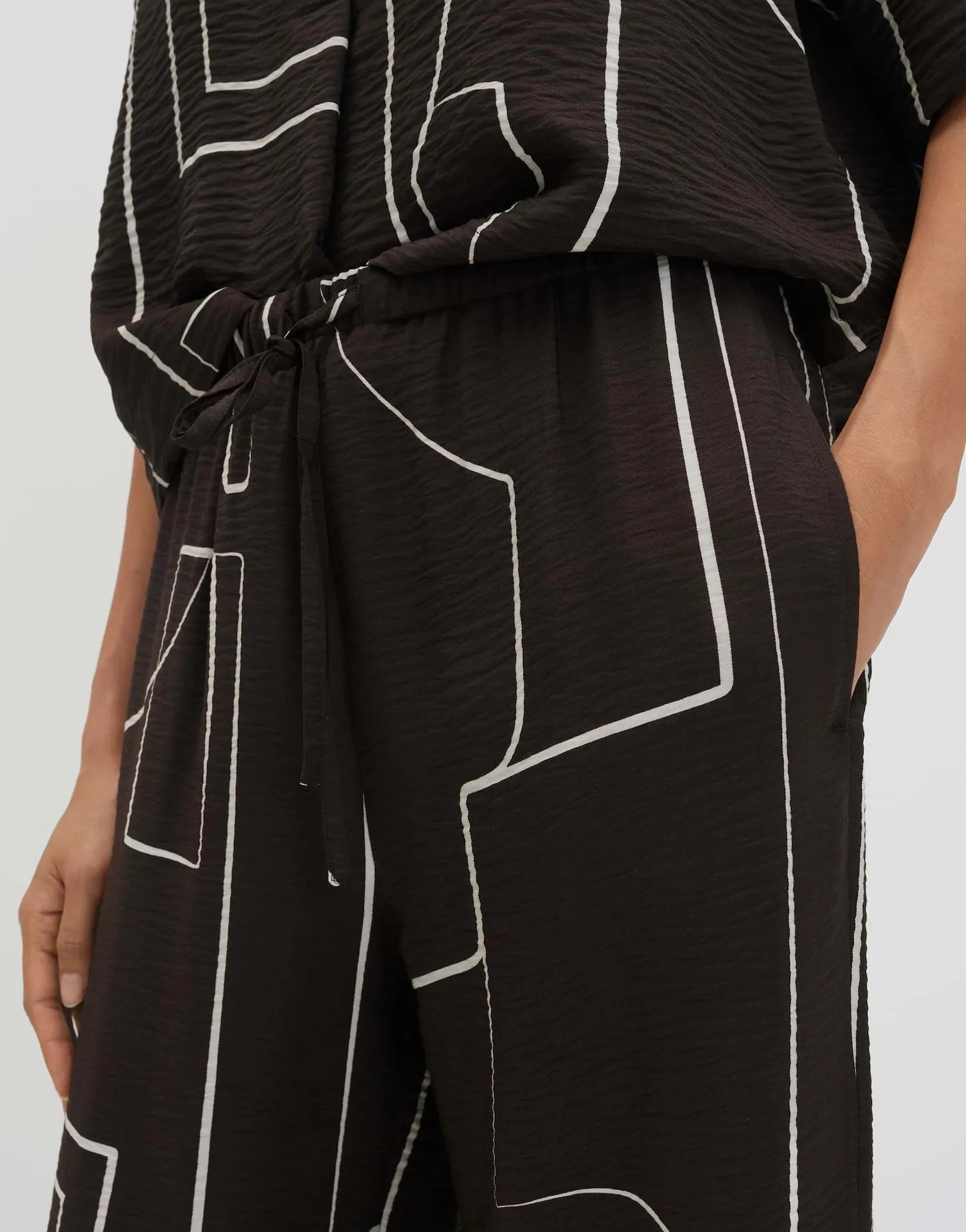 someday – Someday Damen Hose Cevil graphic