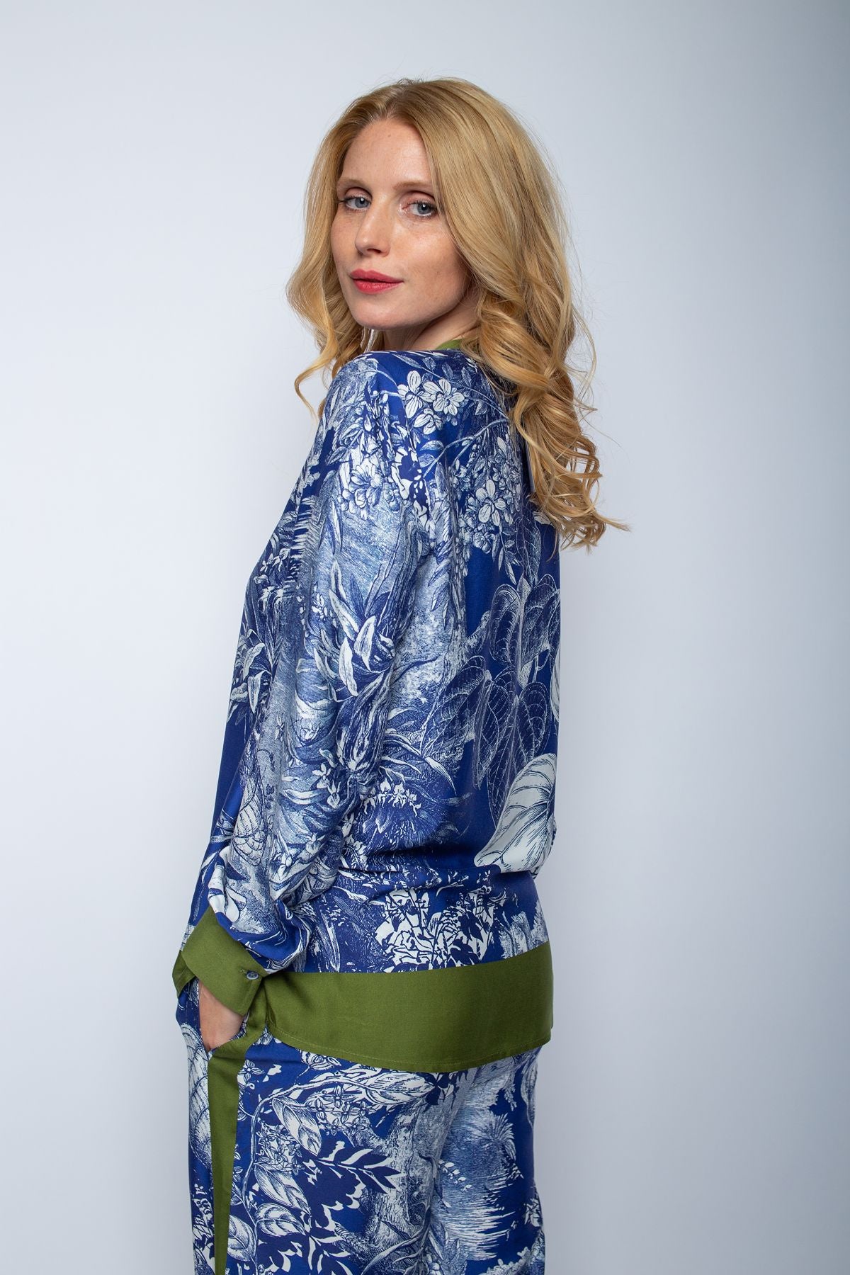 Emily van den Bergh Damen Bluse blau