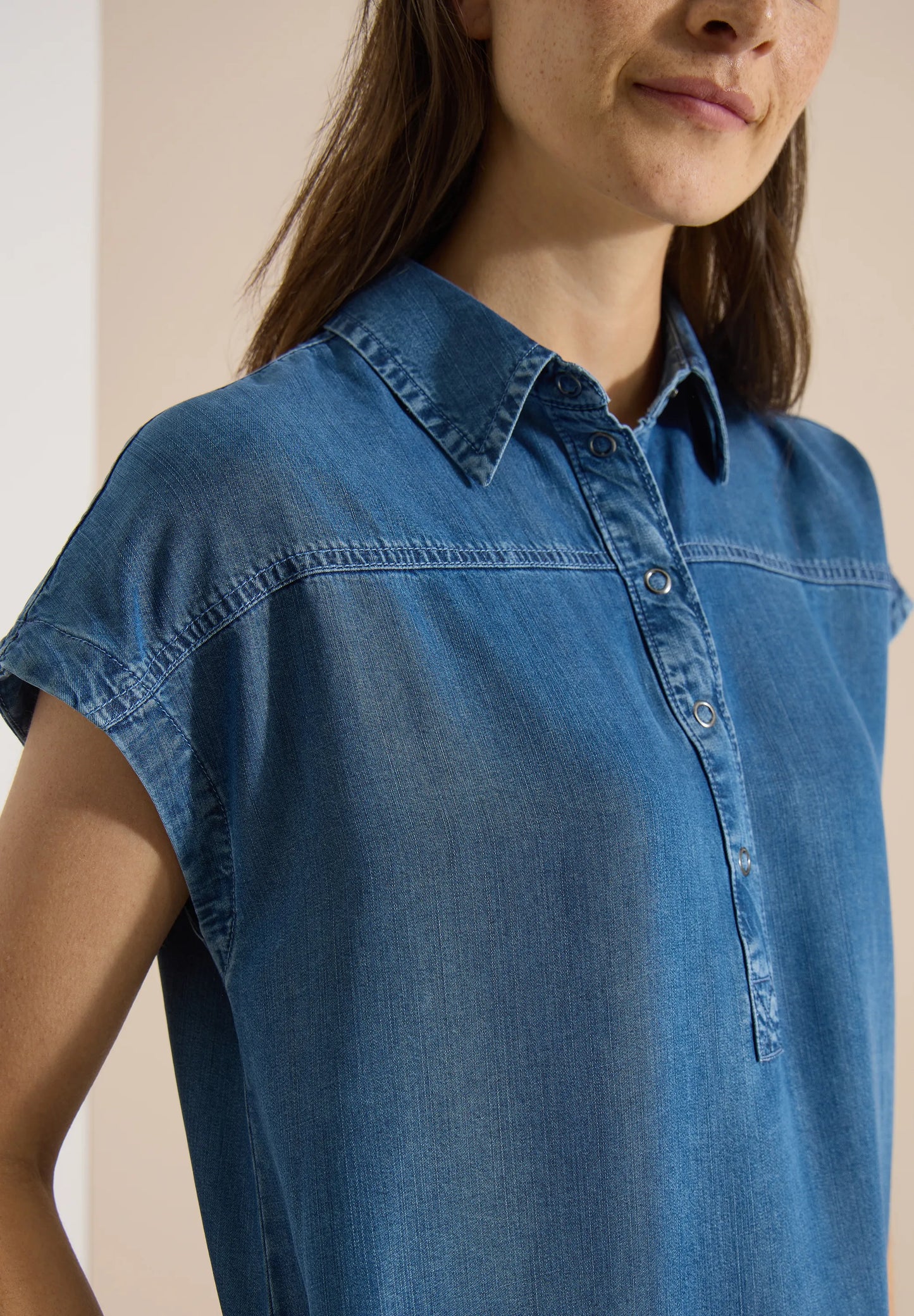 Knielanges Kleid im Denim-Look