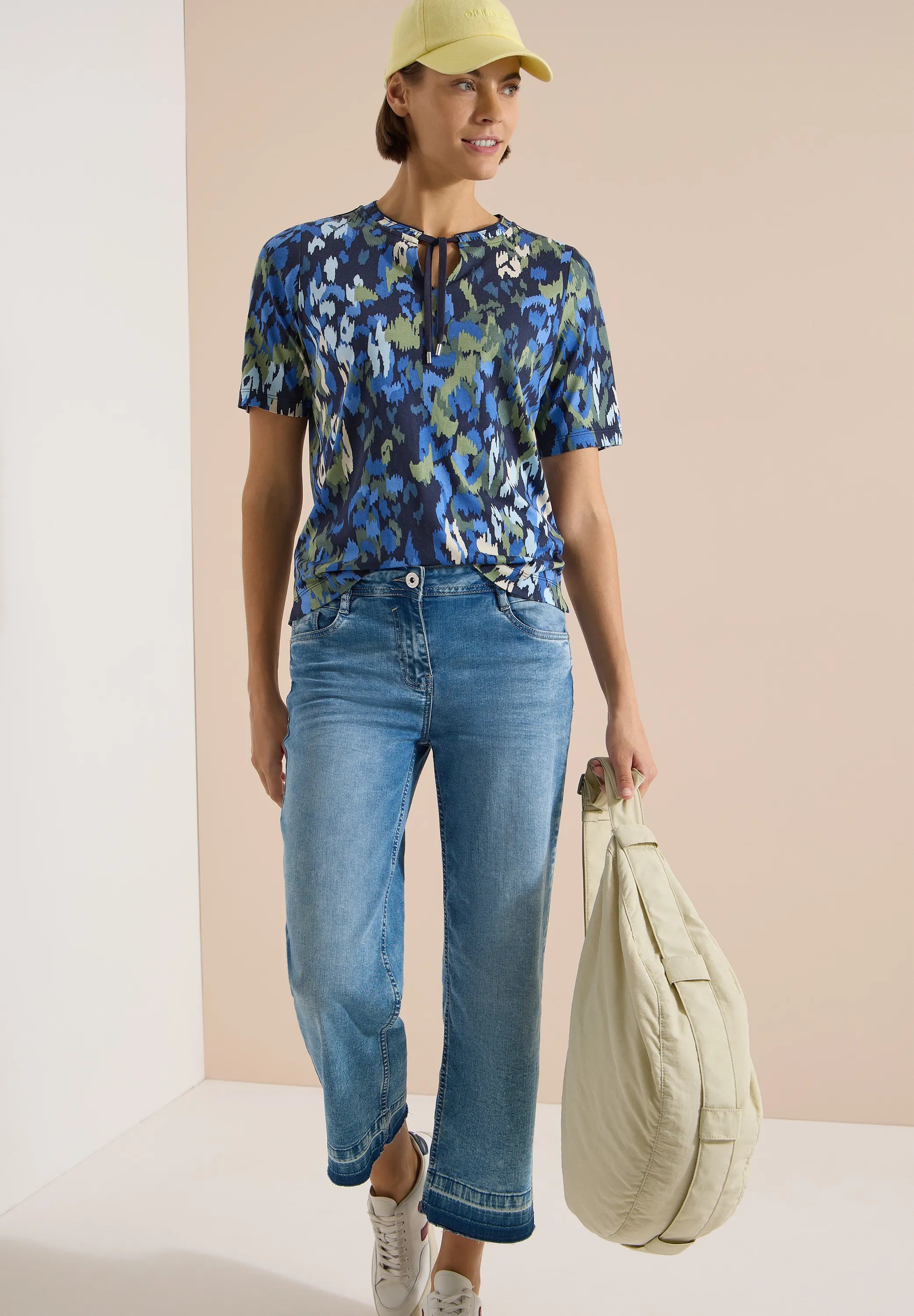T-Shirt mit Split Neck und Print