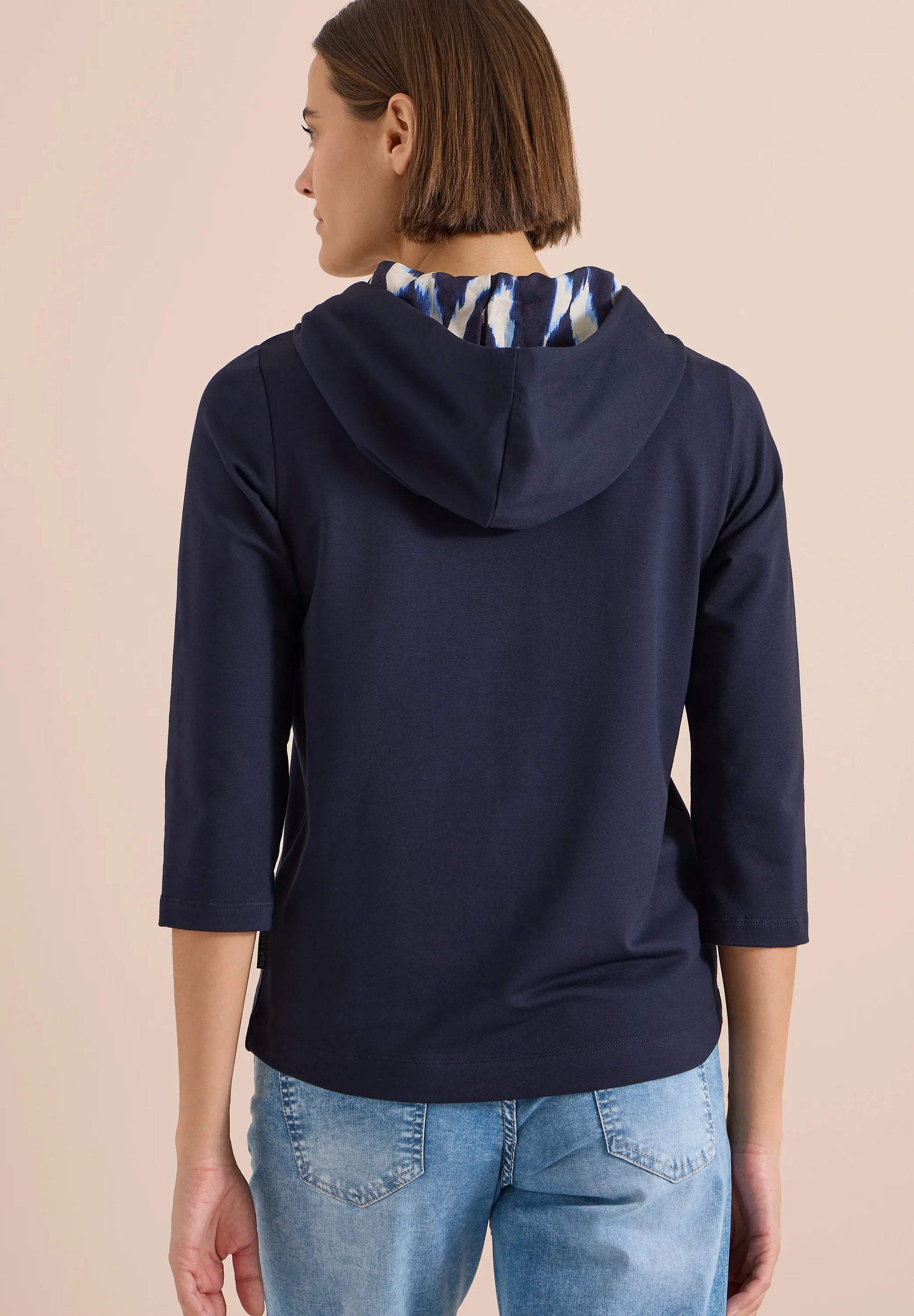 3/4-Arm Shirt mit Kapuze und Printdetails