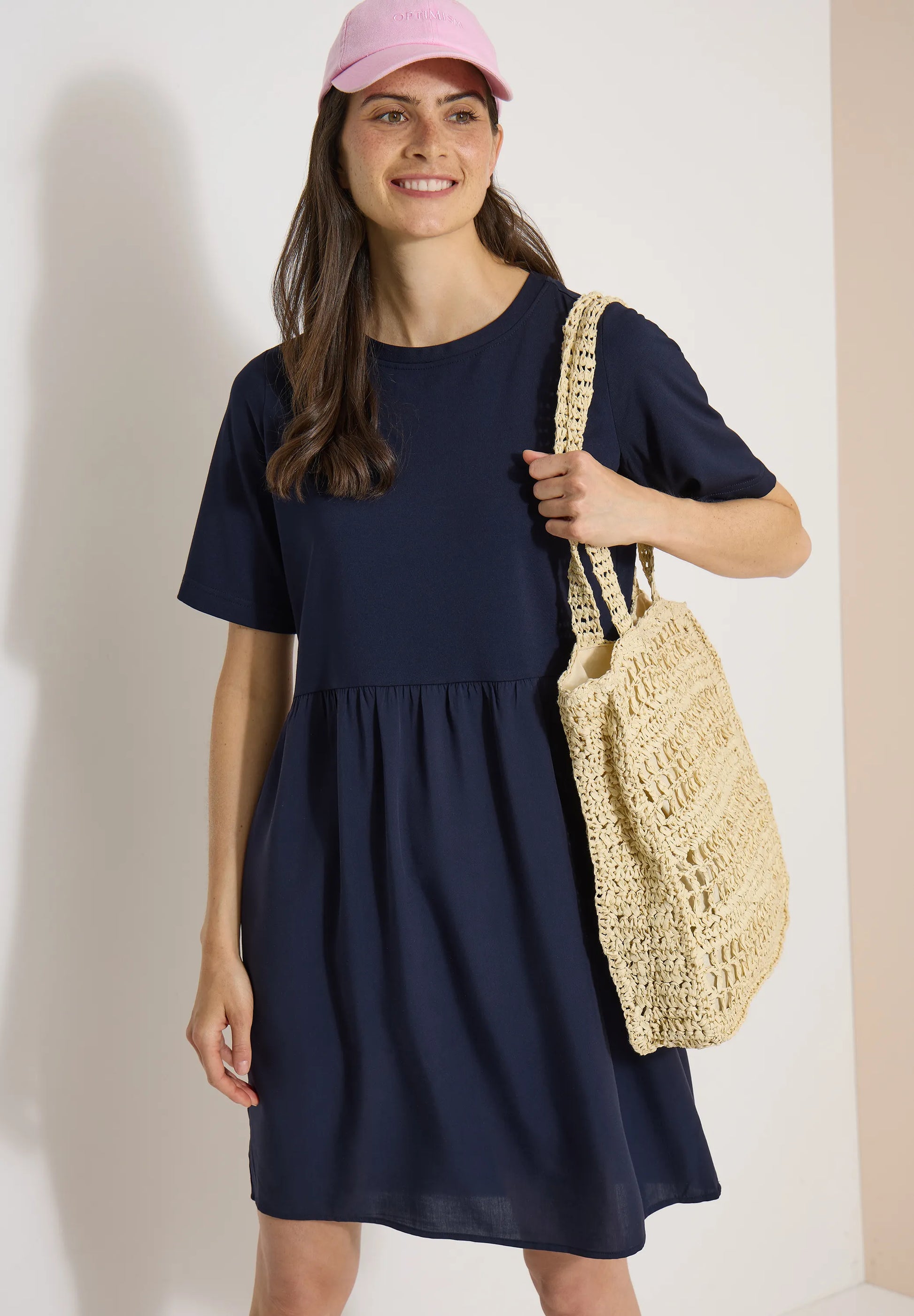 Knielanges Kleid mit Strukturmix