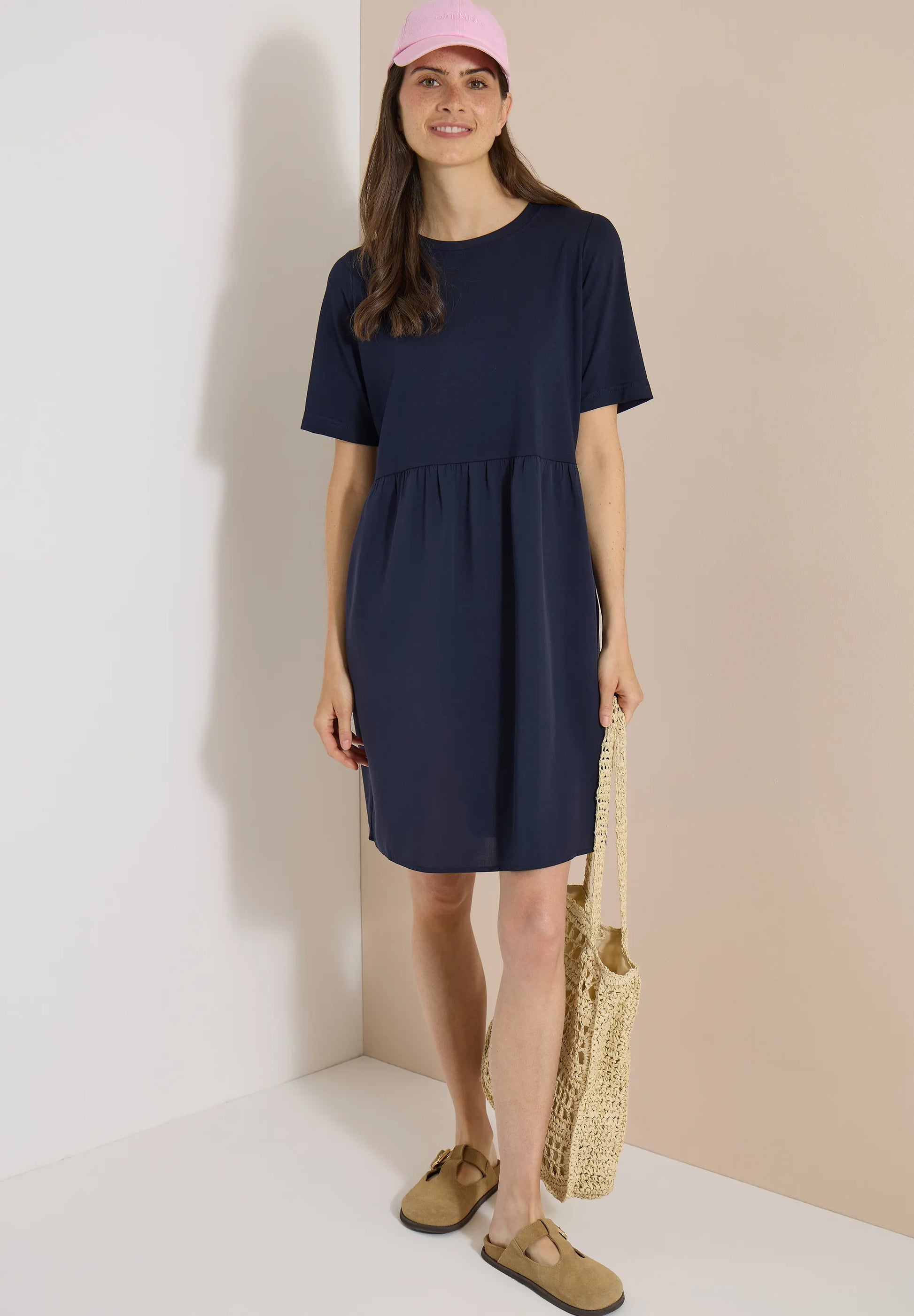 Knielanges Kleid mit Strukturmix