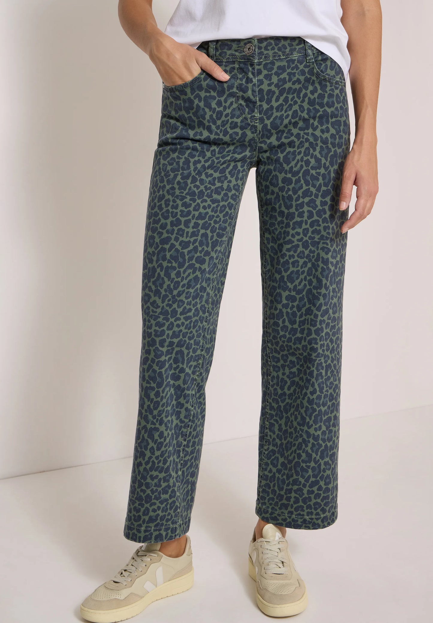 High Waist Wide Leg Jeans mit Leo-Muster