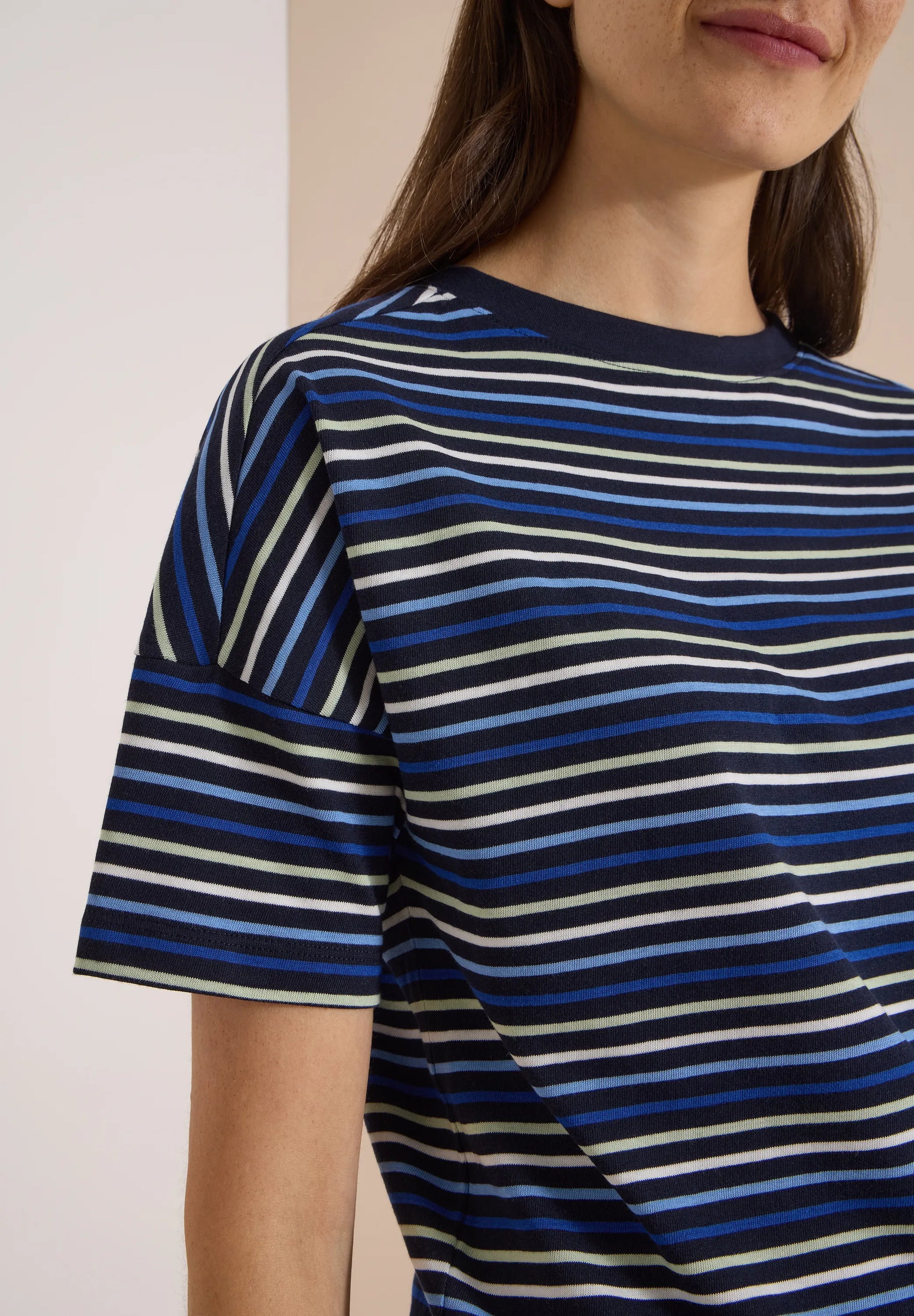 T-Shirt mit Multicolor Streifen